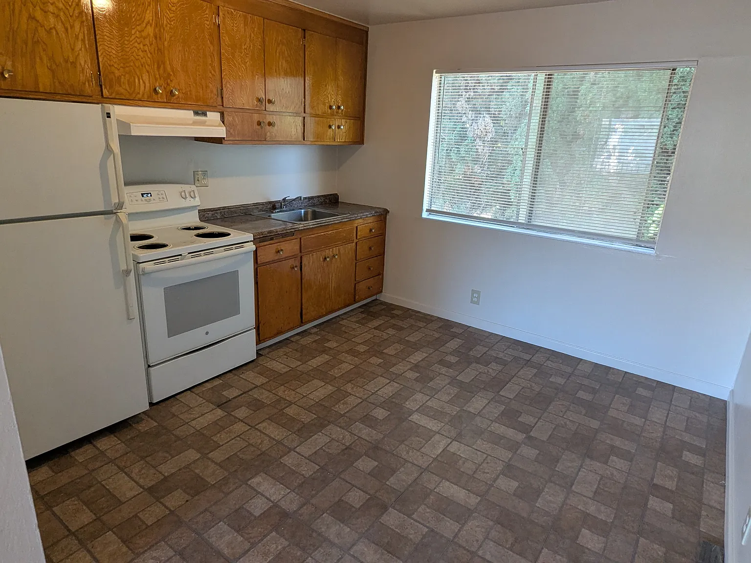 2 bed, 700 sqft, $2,200 — Photo 4