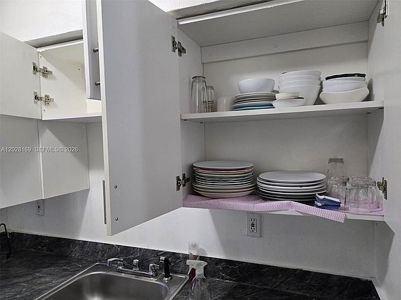 4th image of 7035 Rue Granville #2