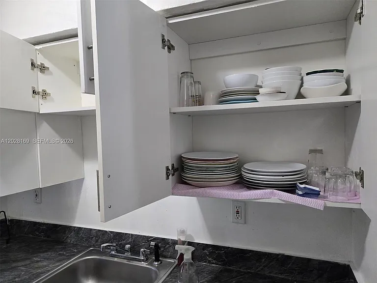 7035 Rue Granville #2 — Photo 4
