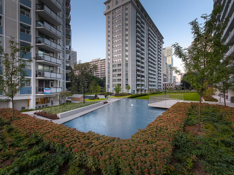 50 Alexander St — Photo 10