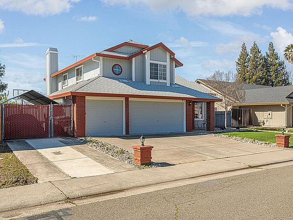3rd image of 133 Garrett Dr