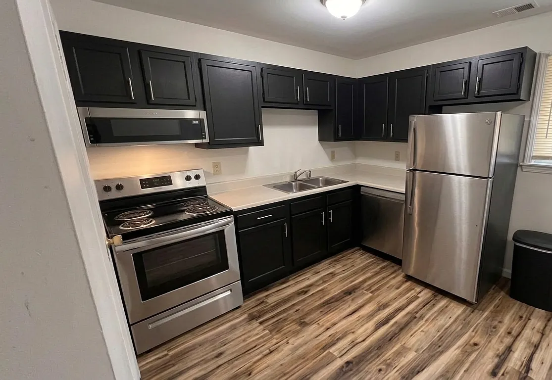 2 bed, 975 sqft, $900 — Photo 2
