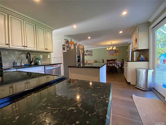 3rd image of 11 Somers Ln