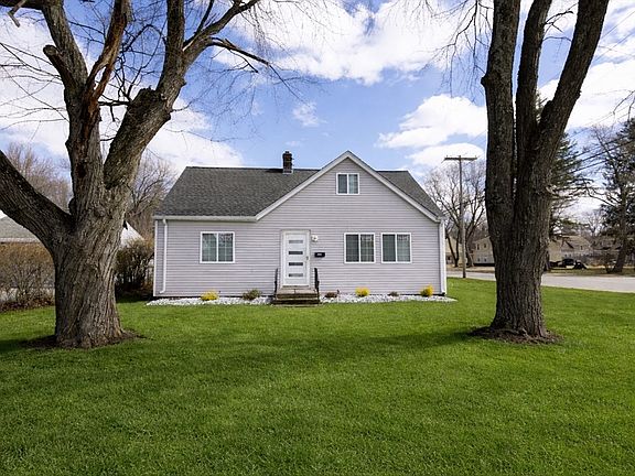 2nd image of 2085 Memorial Dr