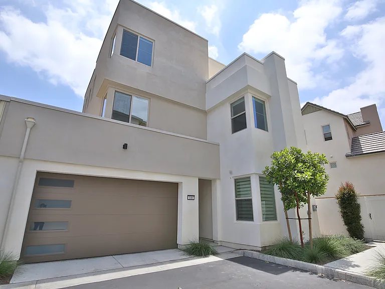 Single-family home (detached condo with shared motor court)