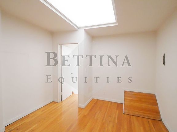 4th image of 104 E 31st St APT 6A