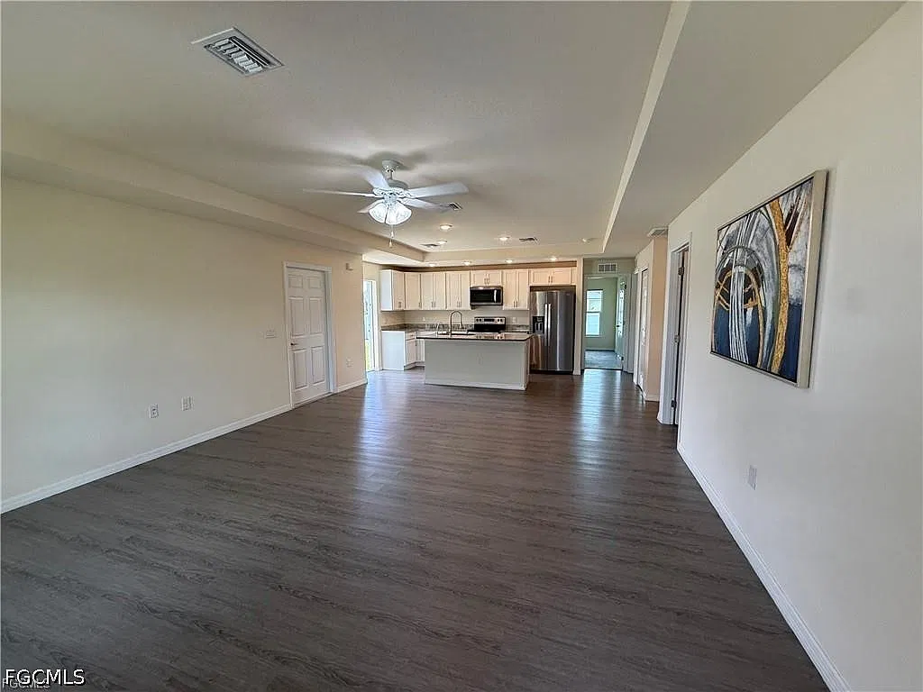 3 bed, 2.0 bath, 1282 sqft, $1,600 — Photo 3