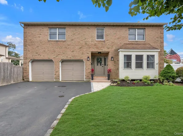 2084 Manfield Avenue, Merrick, NY 11566