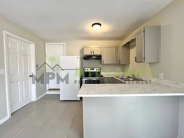 290 Browning Ct #B — Photo 6
