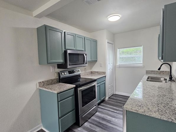 403 Main St E #11