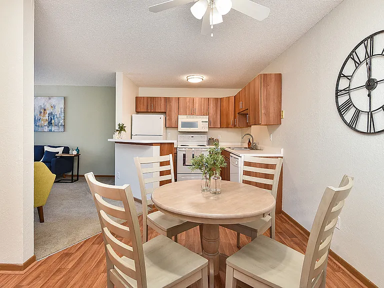 Westwind Apartments — Photo 6