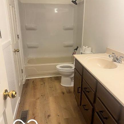 3rd image of 1409 Helena Dr
