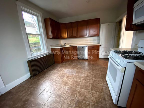 5th image of 318 Kaercher St