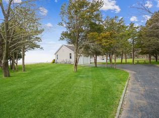 28 Rampasture Rd, Hampton Bays, NY 11946