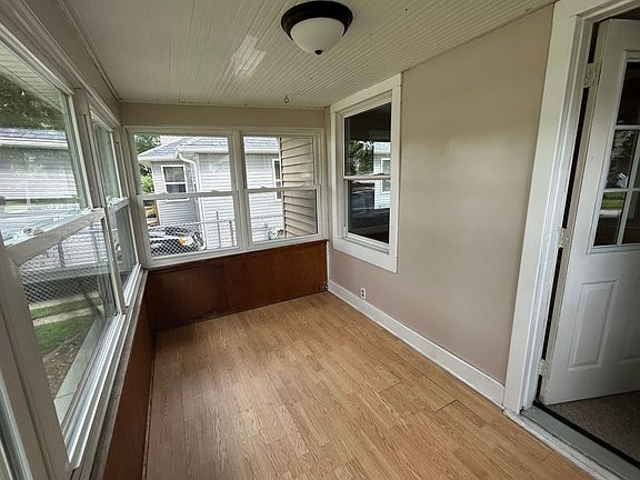 4th image of 3200 16th Ave