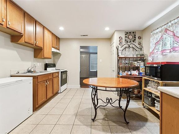5th image of 5520 Music St