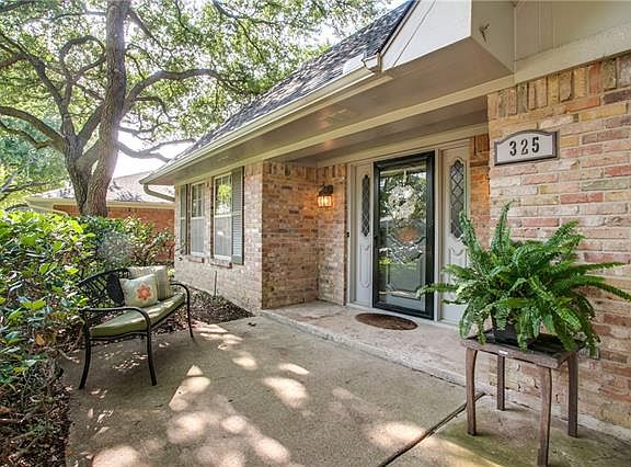 3rd image of 325 Canyon Valley Dr