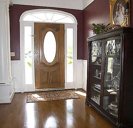 Foyer with Columns