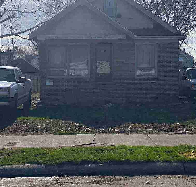 3581 S Deacon