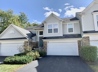 716 Pointe Dr, Crystal Lake, IL 60014