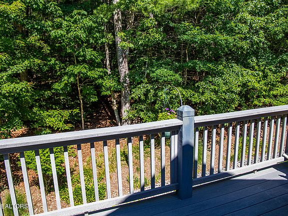 5th image of 169 Forest View Dr