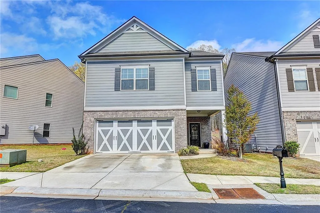 4 bed, 2.5 bath, $2,450 — Photo 3