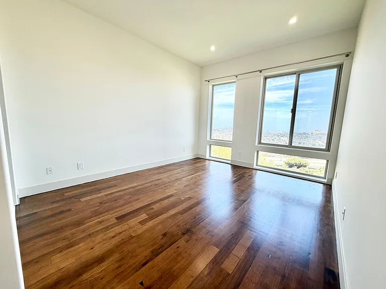635 Burnett — Photo 12