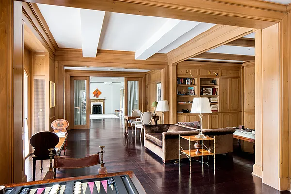 Sold by Sloane Square | media 8