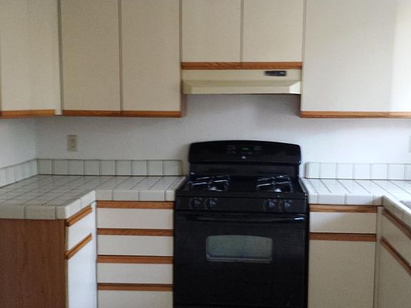 4th image of 5141 Yvonne Way
