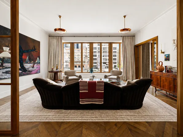 514 West 24th Street image 1 of 14