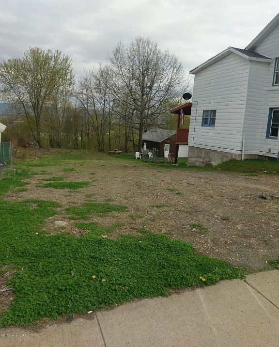 2nd image of 22 Evans St