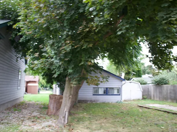2960 Glenbroke St, Keego Harbor, MI 48320