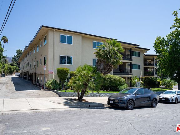 5th image of 990 Valley View Ave