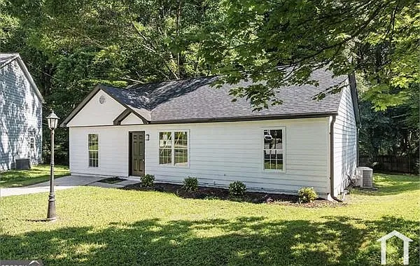 3 bed, $2,000 — Photo 2