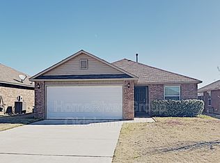 1880 Sussex St, Newcastle, OK 73065