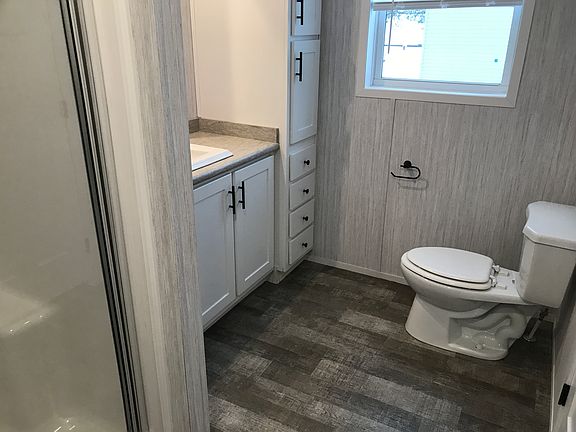 5th image of 39 Pine Haven Cir