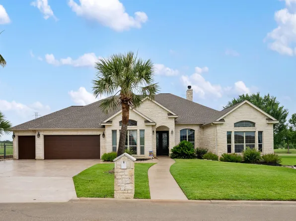 419 Firestone Drive, Meadowlakes, TX 78654