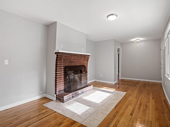 2nd image of 2414 Chapin St