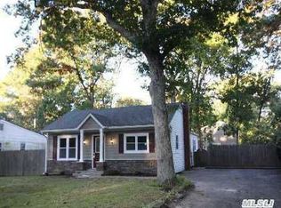 12 Cedar Branch St, Middle Island, NY 11953