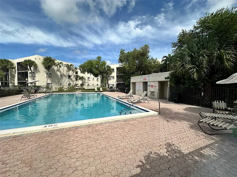 8045 SW 107th Ave #201 — Photo 12