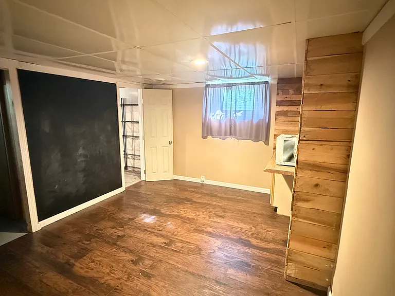 340 Gold St — Photo 9