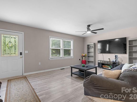 4th image of 2120 40th Avenue Ct NE