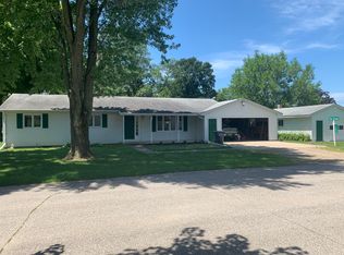 7200 N Elm St, Eau Claire, MI 49111