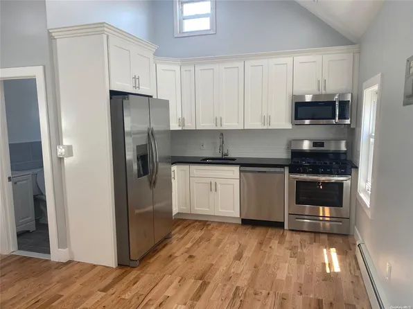 305A Beach 88th St LOWER, Rockaway Beach, NY 11693