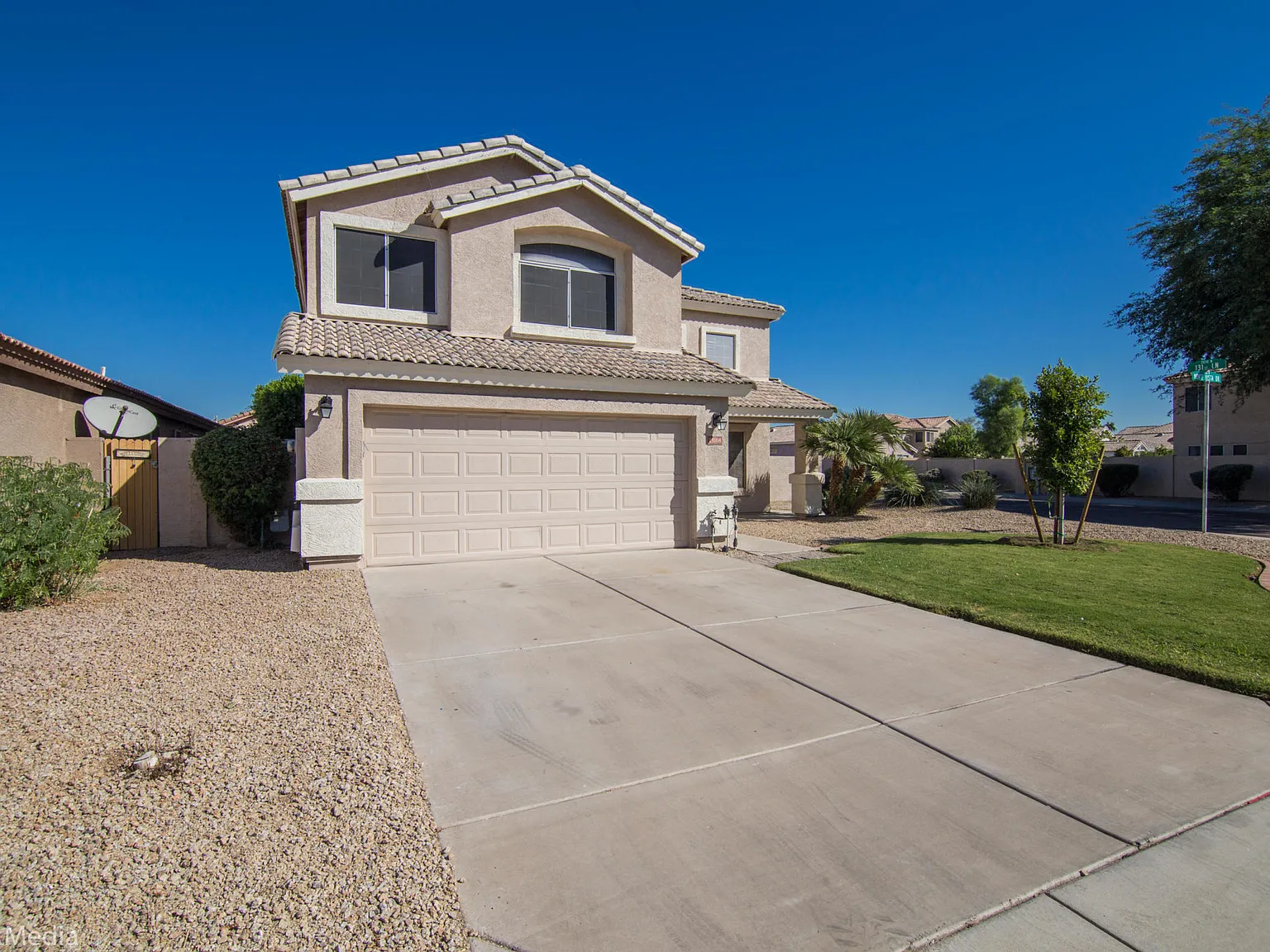 3 bed, 2.5 bath, 2068 sqft, $3,200 — Photo 4