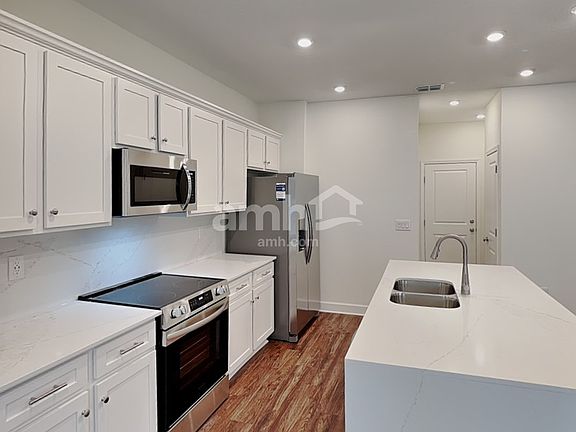 3rd image of 8525 Belfort Landing Dr