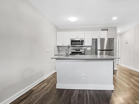 3rd image of 902 Romeria Dr #0cf63efca