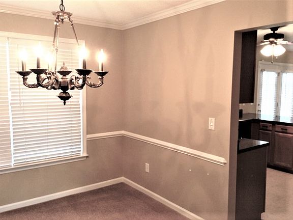3rd image of 205 Boggart Ct