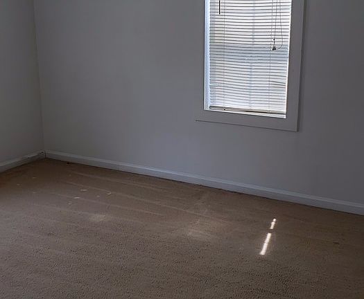 4th image of 306 W 22nd St