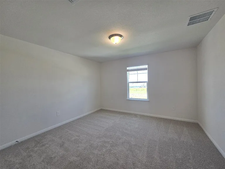 715 Universal Dr — Photo 27